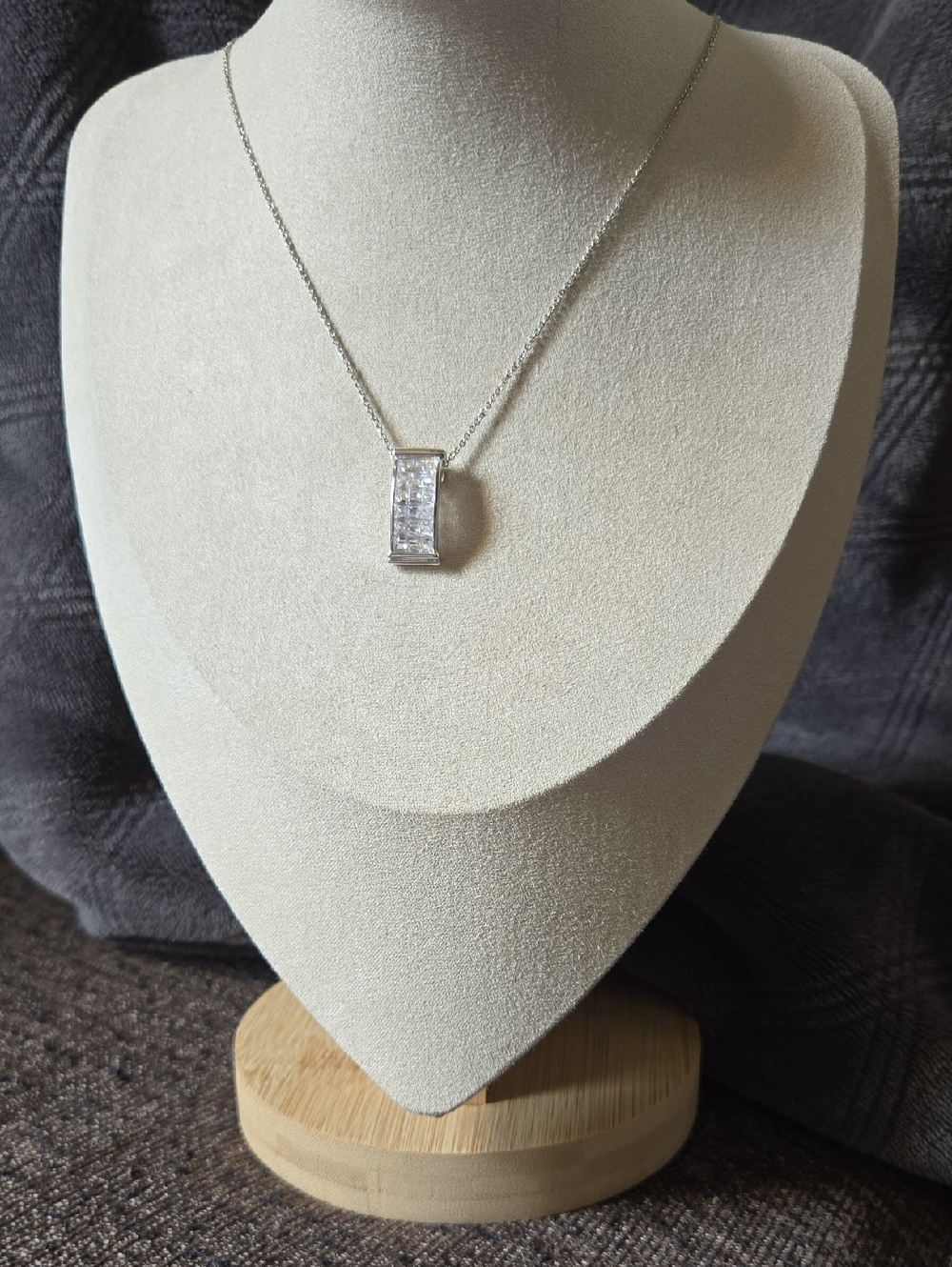 Genevive 925 Sterling Silver Cubic Zirconia Bar Pendant Necklace ✨️ NIB